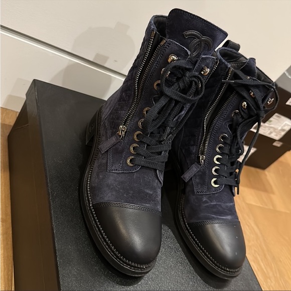 Chanel lace up combat boots in black and navy suede size 37.5 - Picture 4 of 11